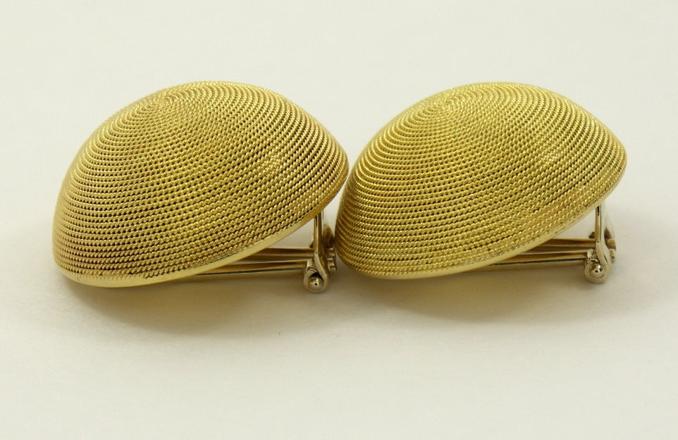 Italian Gold Dome Earrings In Excellent Condition In Palm Beach, FL