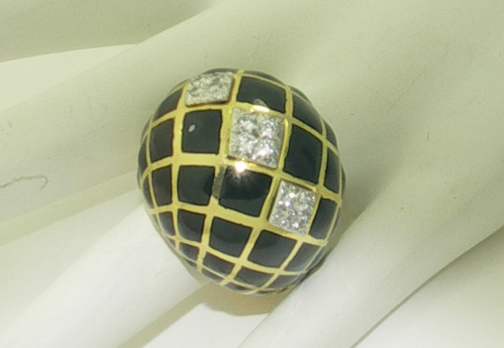 David Webb, bague dôme en émail et diamants Excellent état - En vente à Palm Beach, FL