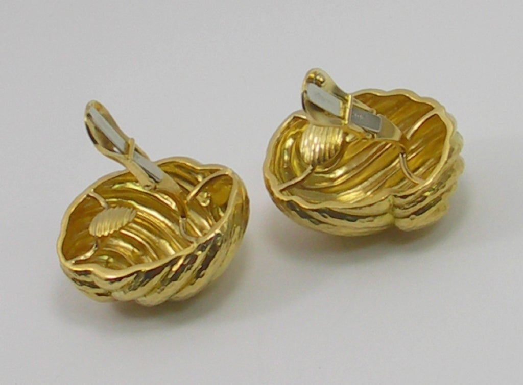 Gold Hammer Finished David Webb Shell Earrings In Excellent Condition In Palm Beach, FL