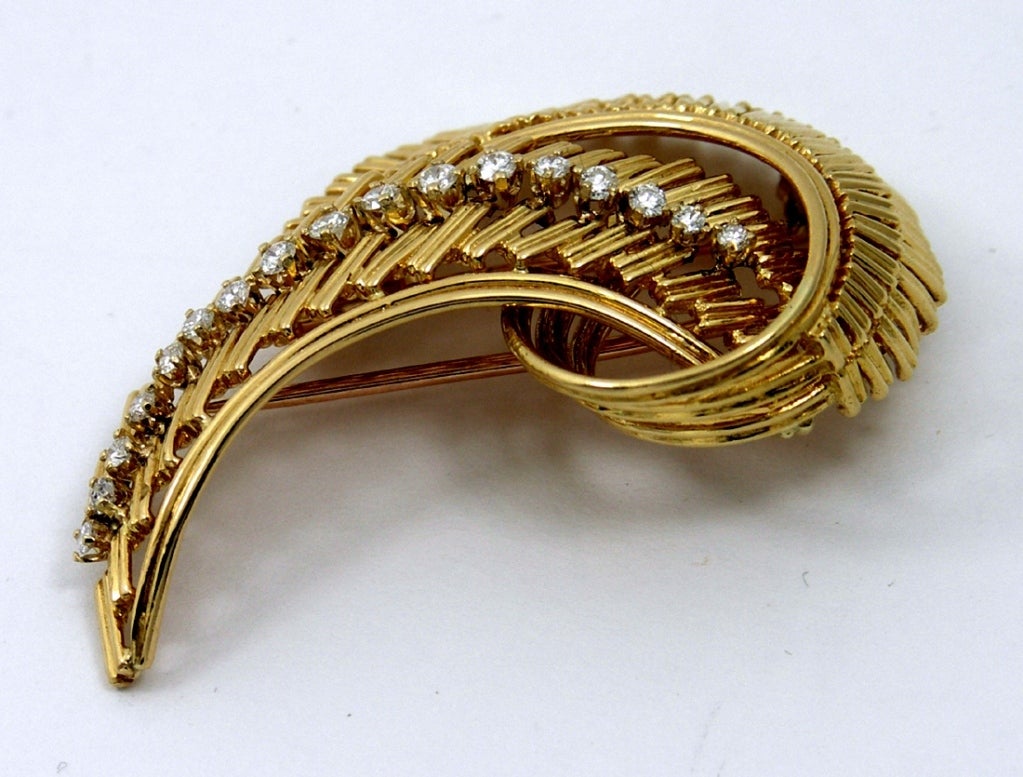 Cartier Paris Diamond Gold Brooch In Excellent Condition In Palm Beach, FL