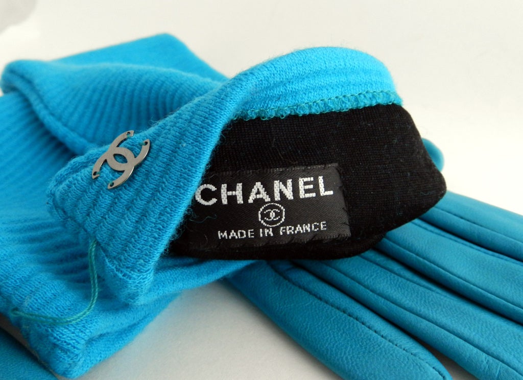 Chanel turquoise leather gloves in box. Size 7. Unworn. Lambskin leather, wool, and silk lining.
