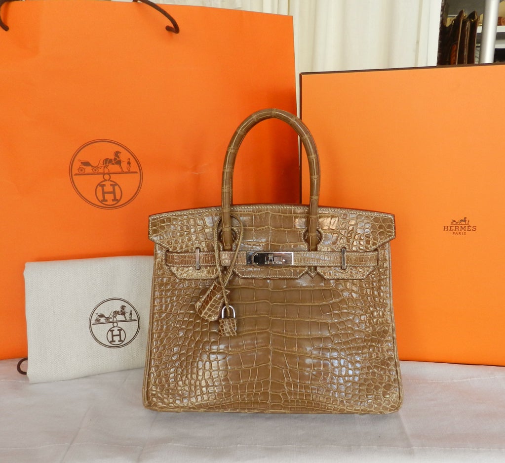 Hermes Birkin Bag 30cm, Crocodile Alligator Lisse. Palladium hardware. Date stamp E in square for year 2000. Body measures 30cm x 26cm x 15cm. Skin and body is in overall great shape, but there is darkening and pitting on palladium, particularly on