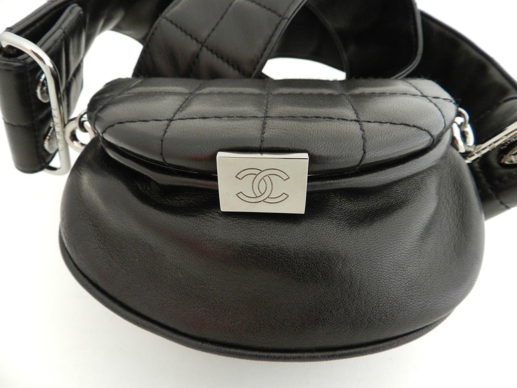 Chanel Black Cross Body Quilted Bag Purse In Excellent Condition In Toronto, ON