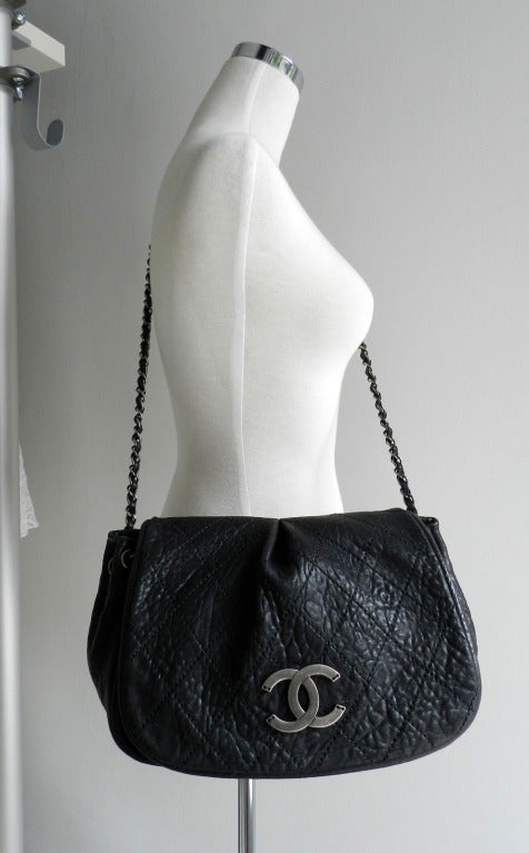 Chanel Black Bag / Purse with Gunmetal Hardware In Excellent Condition In Toronto, ON