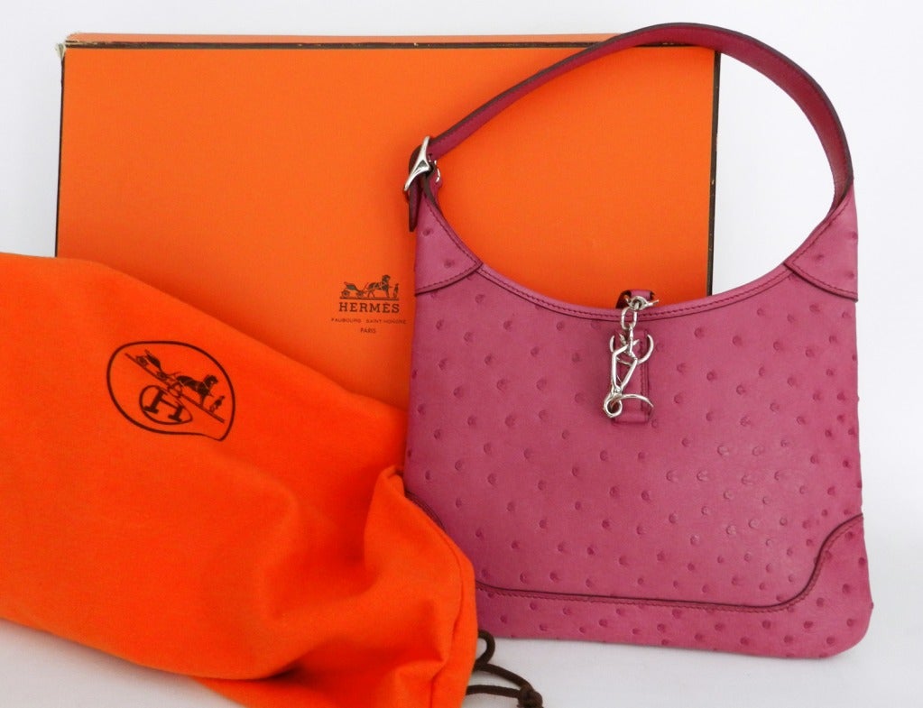 Hermes Pink Ostrich Trim Bag 2004 In Excellent Condition In Toronto, ON