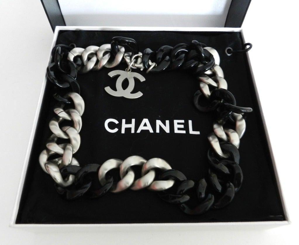 Women's Chanel 07P Short Resin & Brushed Silver Choker Necklace