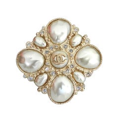 Chanel Pearl and Champagne Matte Gold Brooch For Sale at 1stDibs