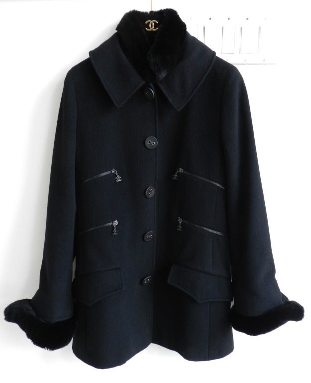 Chanel 02A Cashmere Coat with Removable Rabbit Trim - size 42 In Excellent Condition In Toronto, ON