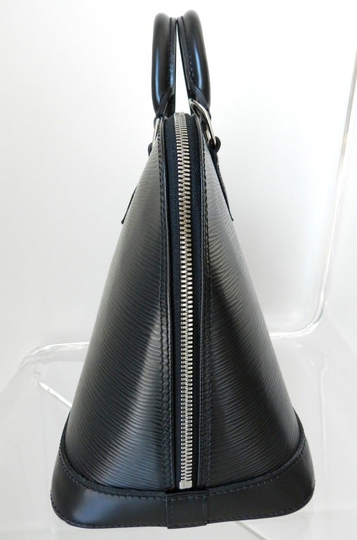 Louis Vuitton Black EPI leather Alma handbag with silver metal hardware. Body measures 14 x 9.5 x 6.5