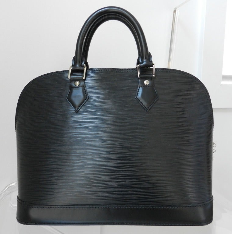 Louis Vuitton Black EPI Alma Bag In Excellent Condition In Toronto, ON