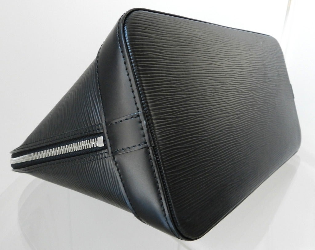 Women's Louis Vuitton Black EPI Alma Bag