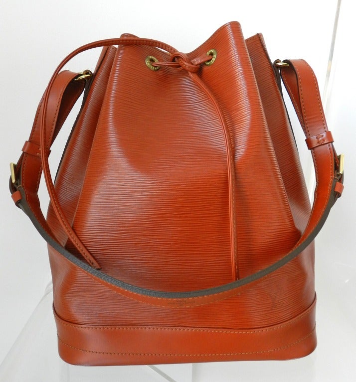Louis Vuitton Vintage 1998 Noe Bucket Bag in EPI Leather at 1stdibs