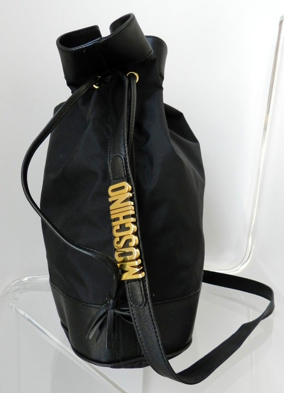 Vintage 1990's Moschino Drawstring Bucket Bag Purse In Excellent Condition In Toronto, ON