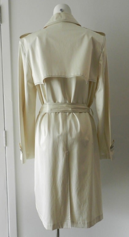 Chanel White Trench Coat In Excellent Condition In Toronto, ON