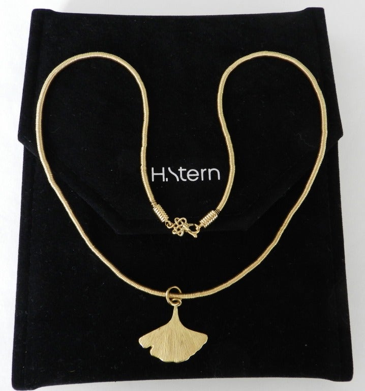 Diane von Furstenberg for H Stern 18k gold necklace with ginko leaf pendant. Necklace is 21