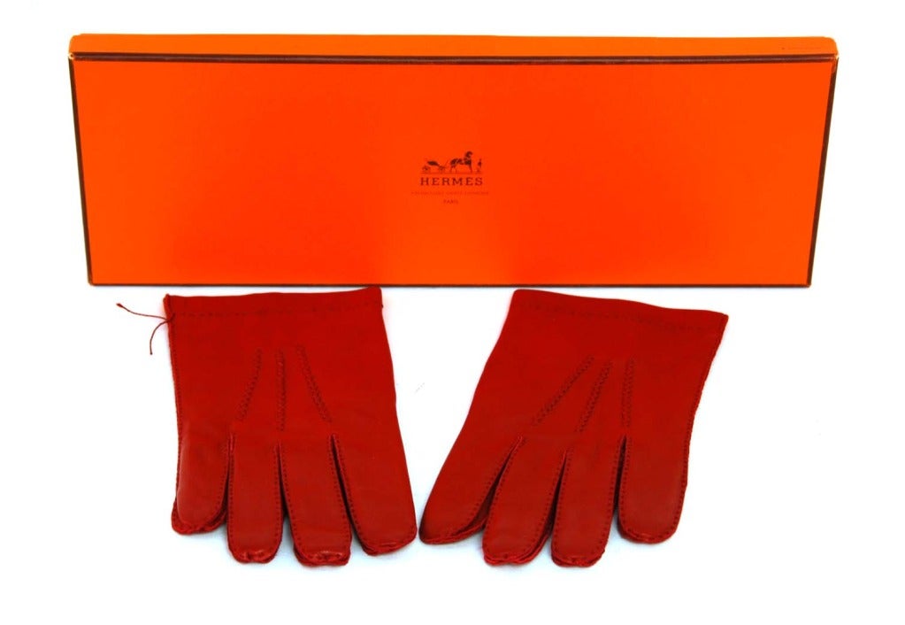 Hermes Red Leather Gloves With Contrast Piping

-Made In France
-Materials: Leather.
-Features Red Piping And Pronounced Stitching. V-Shaped Opening On Underside Of Wrist.
-Stamped: HERMES PARIS MADE IN FRANCE

Marked Size: 8
Wrist Size: 8