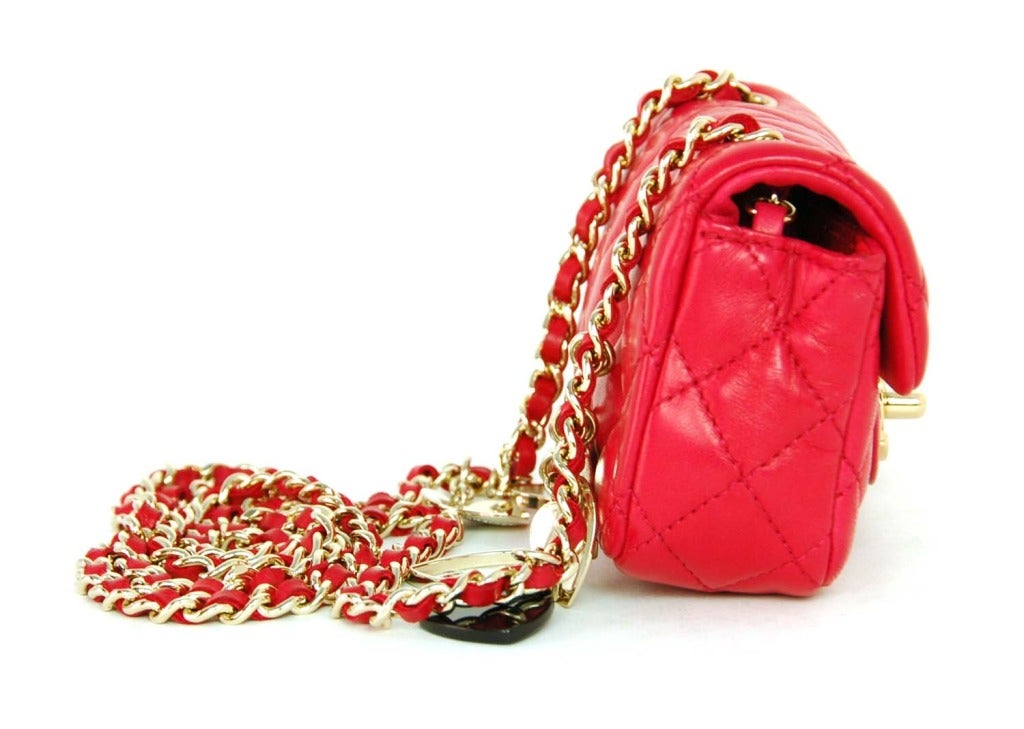 Chanel Coral Pink Quilted Mini Flap Bag With Goldtone Hardware And Heart Charms
Age: c. 2009-2010
Made In Italy
Materials: Lambskin Leather, Goldtone Hardware
Inside Slip Pocket
Six Heart Charms Adorning Shoulder Strap
CC Twist Lock
Hologram