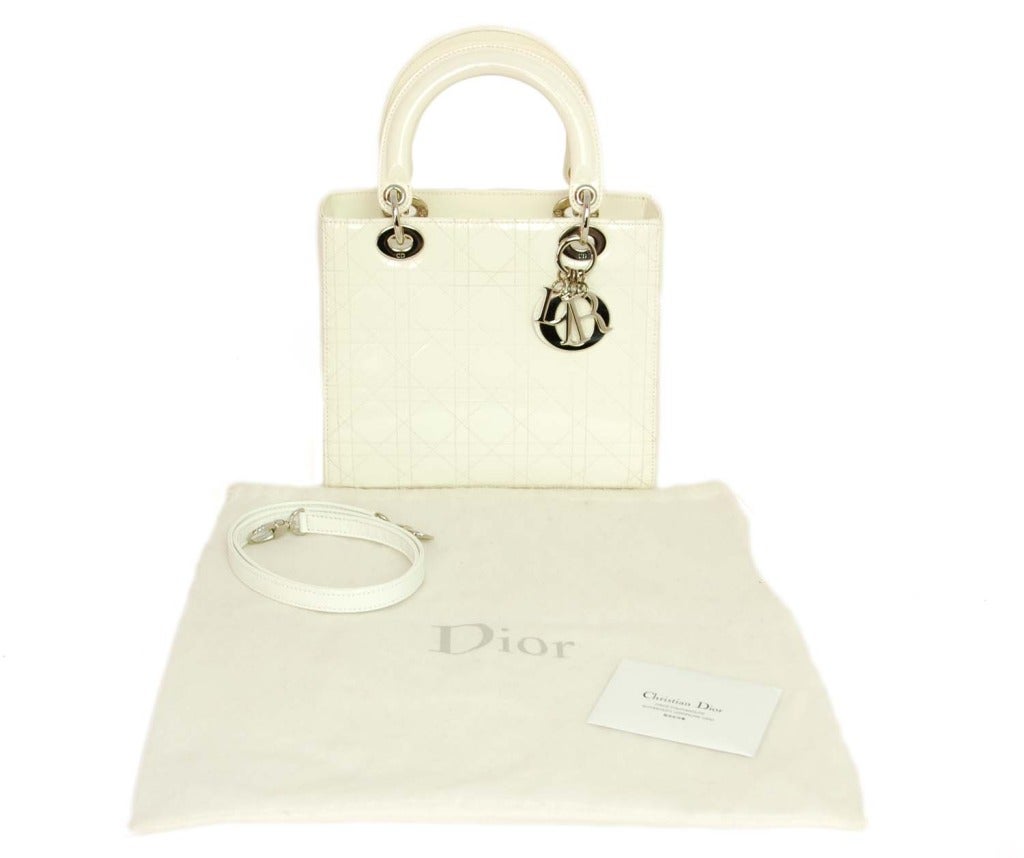Christian Dior White Patent Leather Lady Dior Bag
Made In Italy
Materials: Patent Leather
Stamped: CHRISTIAN DIOR PARIS MADE IN ITALY
Closes with Top Zipper
One Zipper Pocket Inside

Length: 9.5