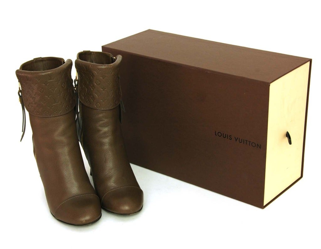 LOUIS VUITTON Taupe Leather Booties With Monogram Emprinte Trim SZ 37.5 BOX In Excellent Condition In New York, NY