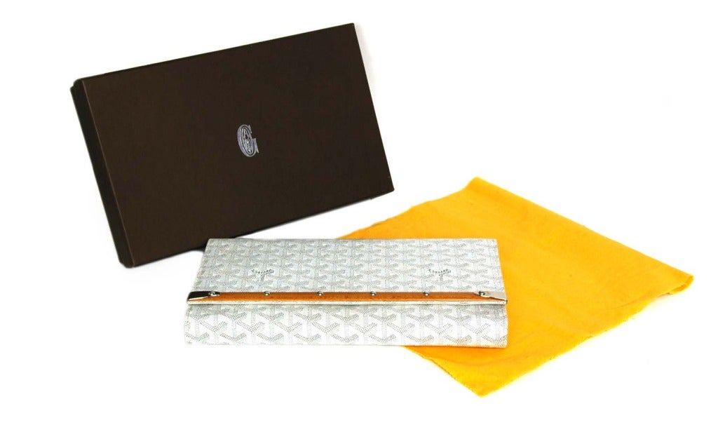 Cartera GOYARD de lona blanca con logotipo y ribete de bambú (caja) en Excelente Estado en New York, NY
