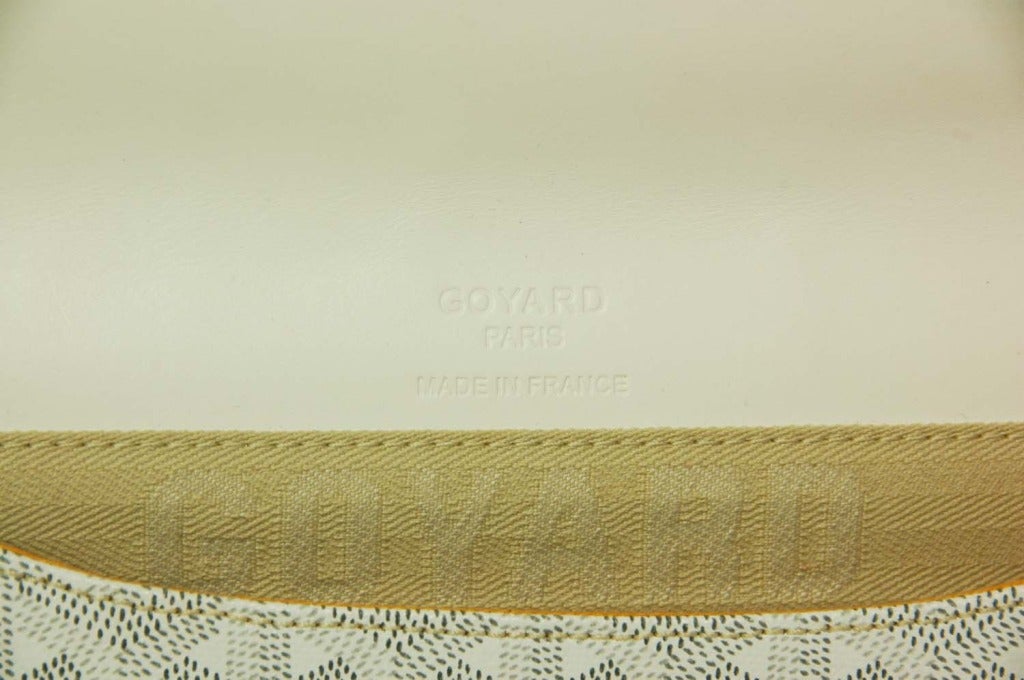 Women's GOYARD White Canvas Logo Clutch W. Bamboo Trim (Box)