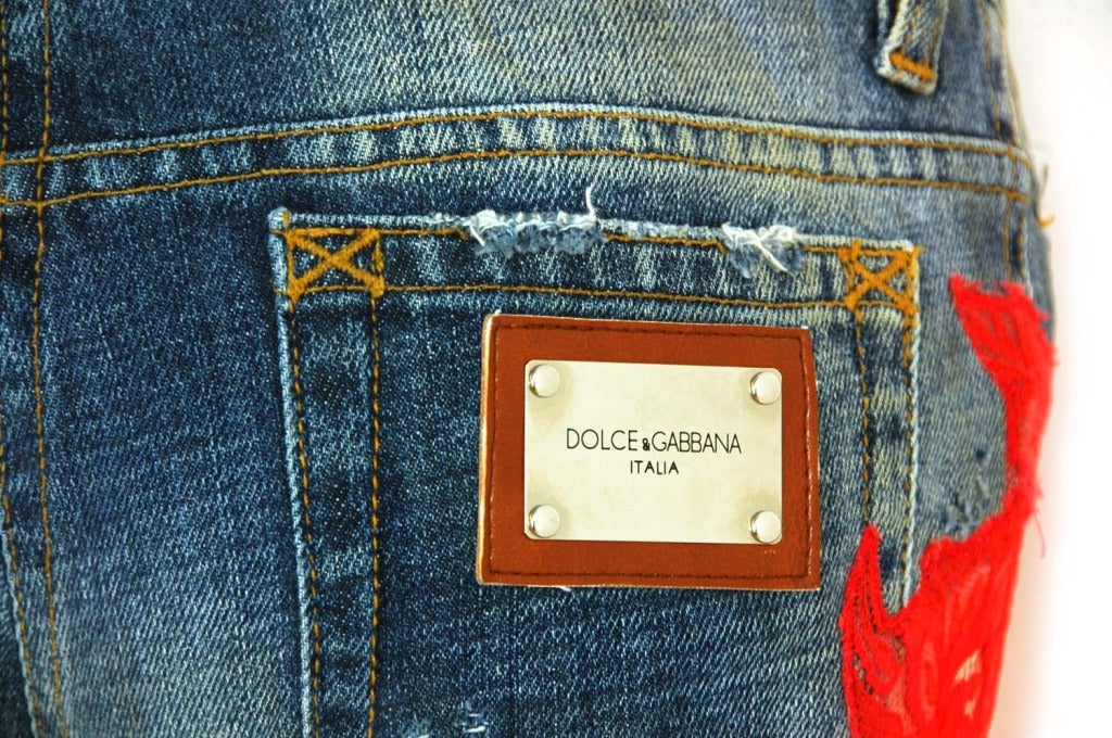 DOLCE & GABBANA Blue Jeans W. Sheer Red Lace Applique Sz. 40 In Good Condition In New York, NY