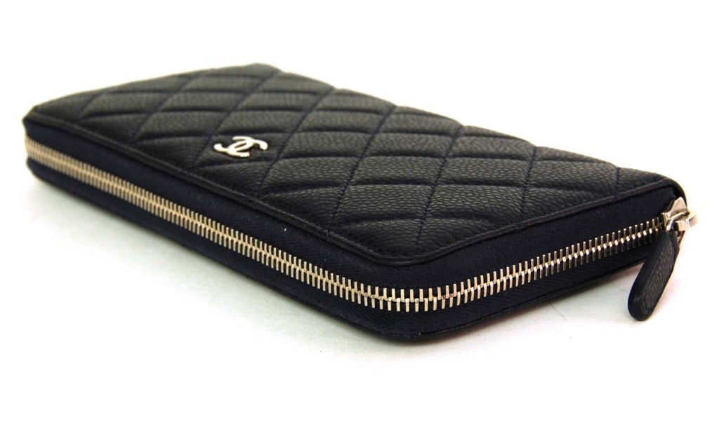 CHANEL NIB Navy Blue Caviar Leather Zip Wallet W. Silver HW c. 2013 In New Condition In New York, NY