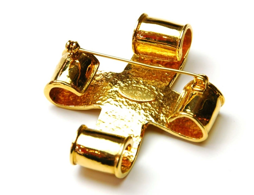 CHANEL Gold Cross Pin w. CC In Excellent Condition In New York, NY