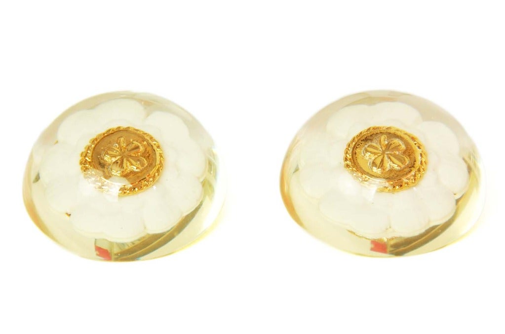 Chanel Vintage '50s-'60s Gold & Resin Camelia XL Clip On Earrings In Excellent Condition In New York, NY