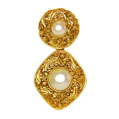 Vintage CHANEL Gold Filigree Pin w. Pearls