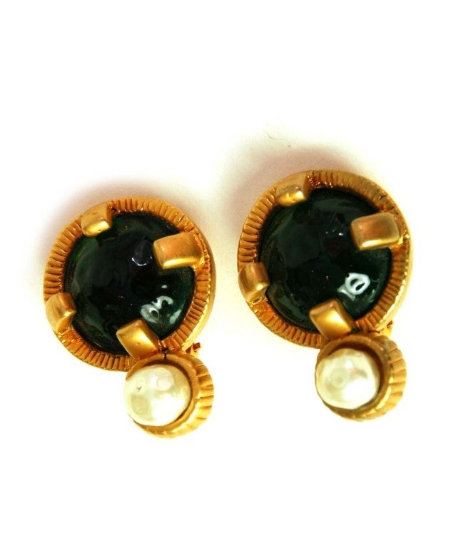 CHANEL Gold, Green Gripoix & Faux Pearl Clip On Earrings c. 1980s In Good Condition In New York, NY