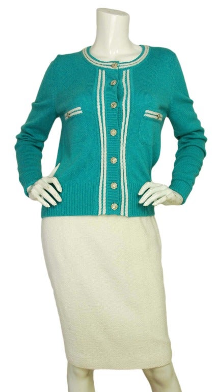 CHANEL NWT Turquoise Cardigan Sweater W. White Cable Piping & Silver Logo Buttons 2012 Sz. 36 RT. $2980

Age: 2012
Made in United Kingdom
Materials: 100% cashmere
Features round neck cashmere cardigan with two lines of white cable piping around