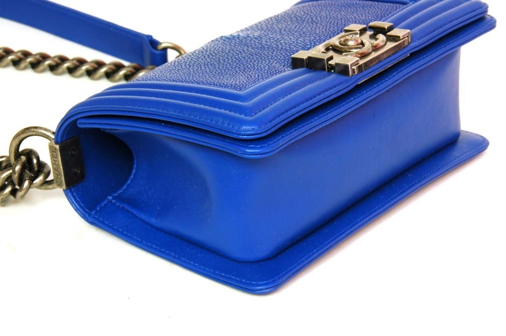 CHANEL Neu In Box Electric Blue Stingray ''Boy Bag'' mit Zinnbeschlägen 2013 Damen