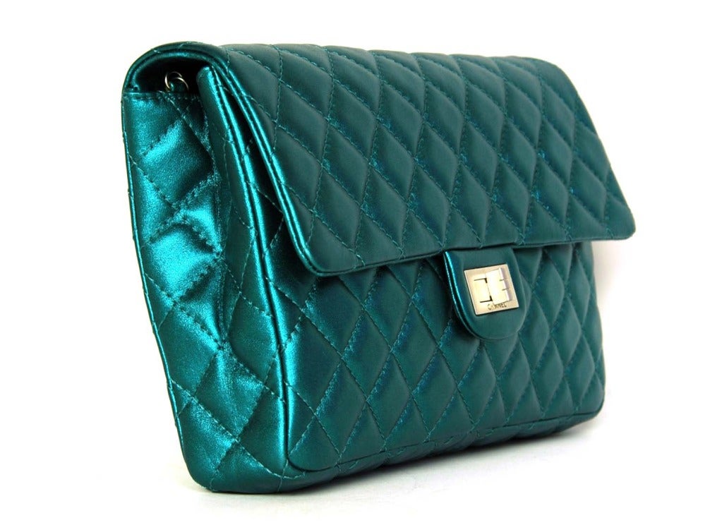 CHANEL Metallic Turquoise Quilted Classic Reissue Clutch W. SHW, Chain Strap In Excellent Condition In New York, NY