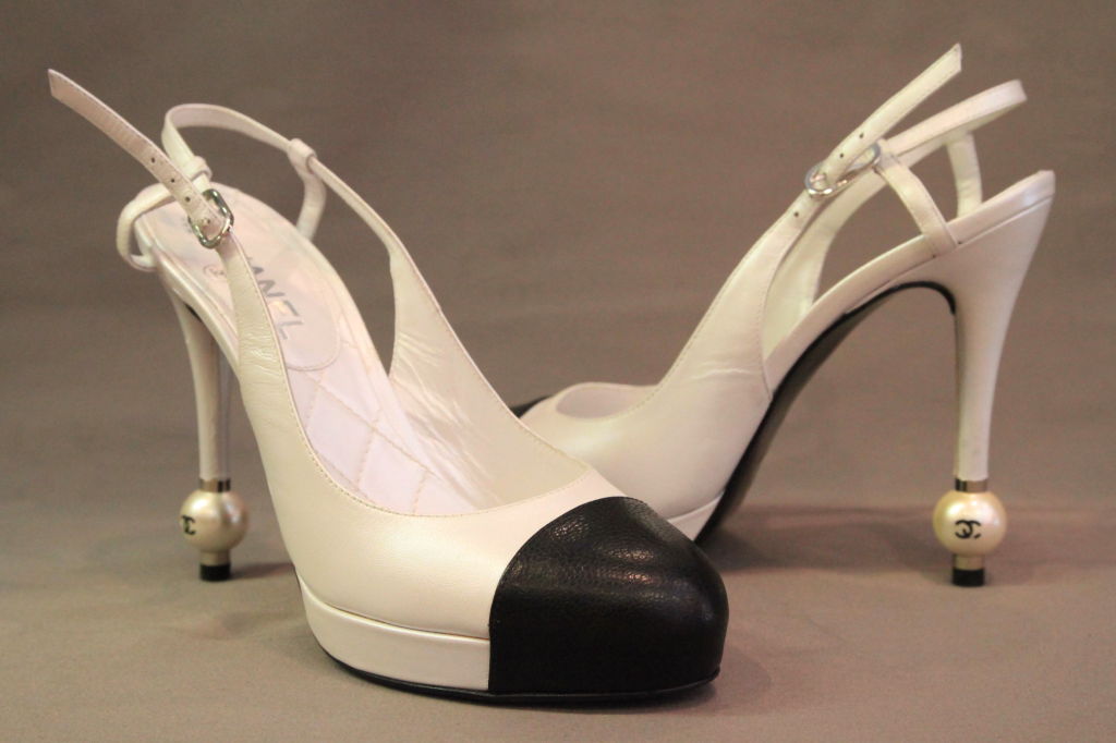 CHANEL PEARLIZED WHITE/BLACK LEATHER W/ CC PEARL HEELS 4