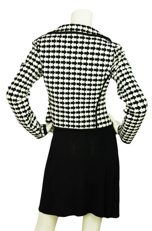 HERVE LEGER Black/White Arrow Print Jacket With Black Skirt - Size X-Large In Excellent Condition In New York, NY