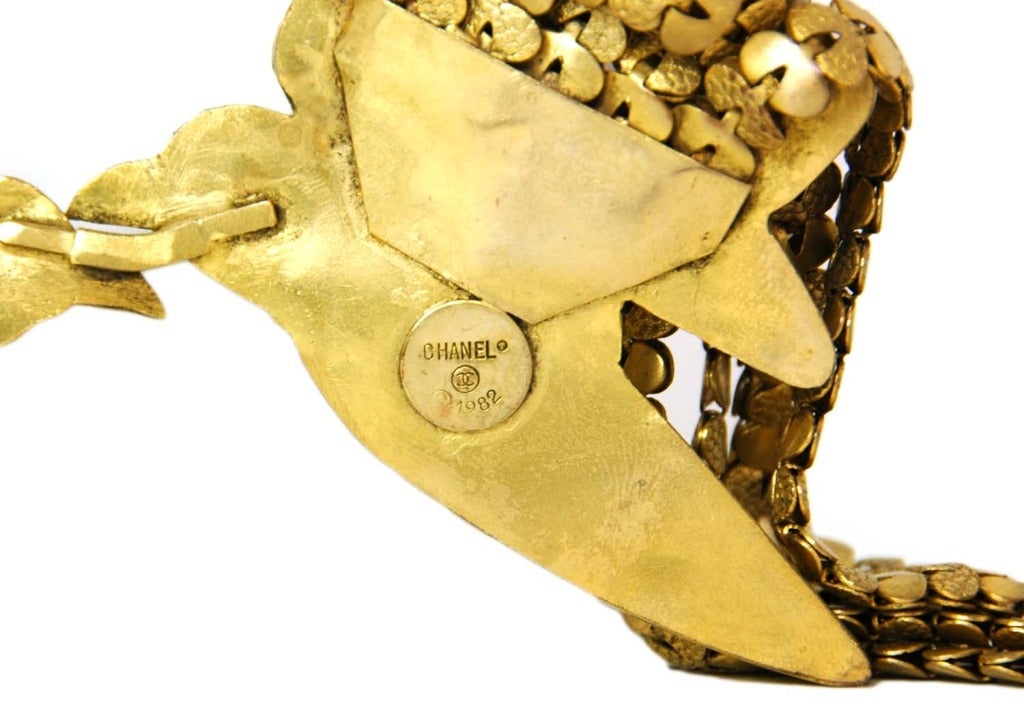 CHANEL Brass Tone 5 Strand Link Necklace W. Two Kissing Birds 1982 1