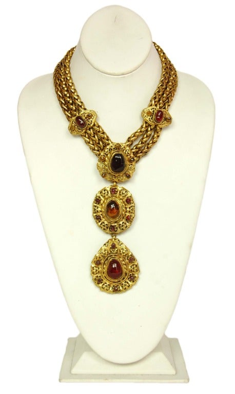 CHANEL 3 Strand Chain Link Necklace W. Detachable Gripoix Medallions 1984

Age: 1984
Made in France
Materials: goldtone metal, red and orange gripoix.
Features multilink gold choker with two gripoix accents on sides and one larger central