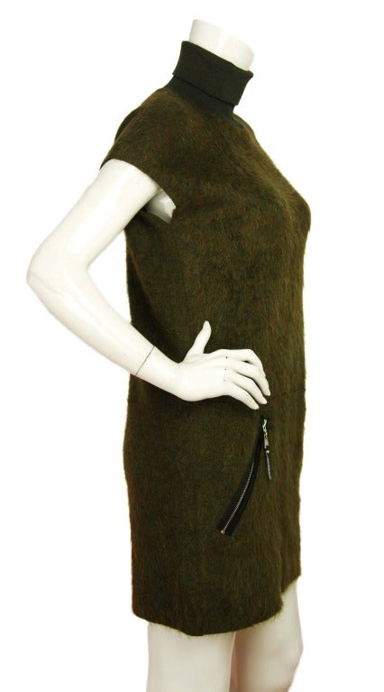Louis Vuitton Green Mohair Sleeveless Dress
Made in Italy
Materials: wool, mohair, viscose, polyamide
Two front zipper pockets

Size: small
Bust: 38