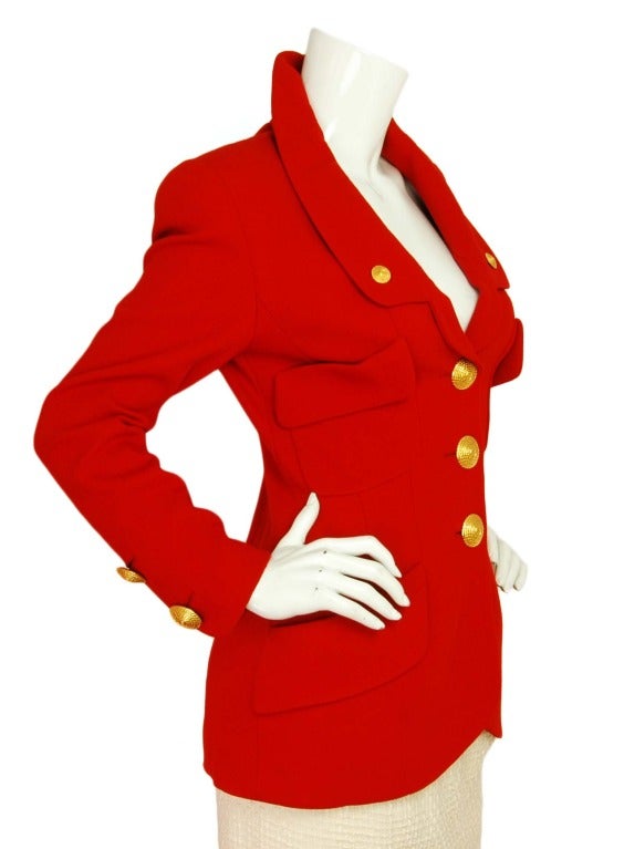 CHANEL Blazer rouge vintage W. boutons dorés tissés Taille 38 Bon état à New York, NY