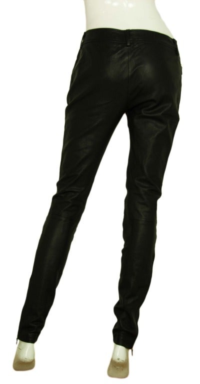 ALEXANDER MCQUEEN Black Leather Riding Pants W. Quilted Knee Sz. 38 In Excellent Condition In New York, NY