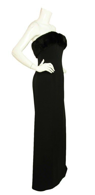 Celine Black Silk Strapless Gown With Mink Trim - Sz 6
Made in France
Composition: 100% silk, mink fur
25