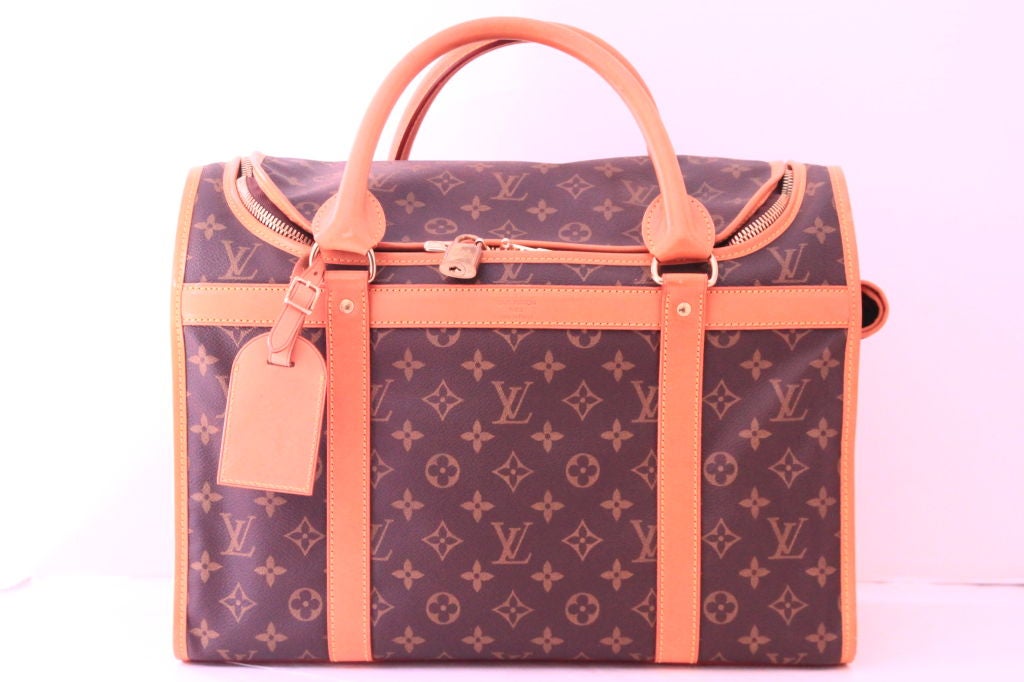 This beautiful Louis Vuitton Pet Carrier is the must-have for all fashionable pet owners!<br />
<br />
It is made of coated monogram canvas with natural cowhide leather trims and handles.  Goldtone hardware.  A mesh door on one side of the bag,