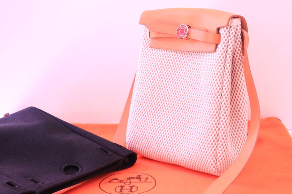 HERMES TPM HER BAG NATURAL CANVAS/BLACK SHOULDER BAG 2 IN 1