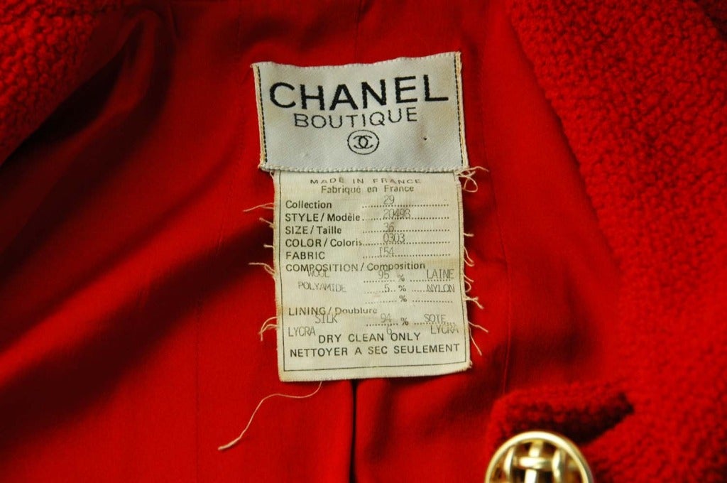 Chanel Rote Bouclé-Jacke mit Halstuch Damen