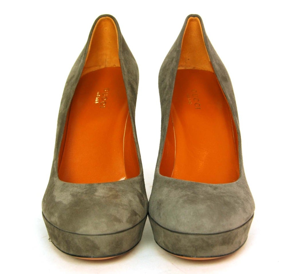 Gucci Grey Suede Platform Pumps - Sz 8.5
Made in Italy
Materials: Suede, leather
Stamped 