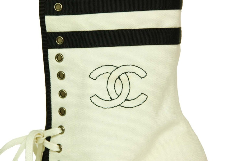 CHANEL White & Navy Peep-Toe Logo Canvas Platform Sneakers/ Shoe Boots  Sz. 40 In Fair Condition In New York, NY