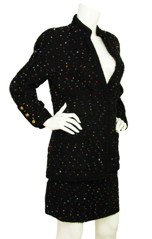 CHANEL Black Tweed Skirt Suit W. Multicolor Flecks Sz. 40
Materials tag is missing. Black tweed, multicolor yarn flecks.
Features stand-up mandarin collared blazer in black tweed with multicolor flecks. Braided piping, hook and eye closure. Four