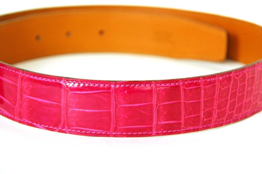 HERMES Brushed Gold H Buckle W. Pink & Green Porosus Crocodile Belts Sz. 80 In Excellent Condition In New York, NY
