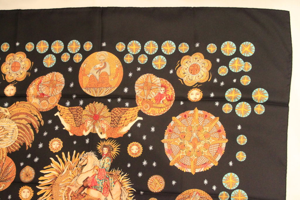 This Black/Gold HERMES Le Roy Soleil Silk Scarf is a classic addition to any wardrobe.<br />
<br />
The scarf is made of 100% Silk, hand-rolled. It can be used as a scarf or shawl. Join the ranks of royalty and celebs alike, all who have been